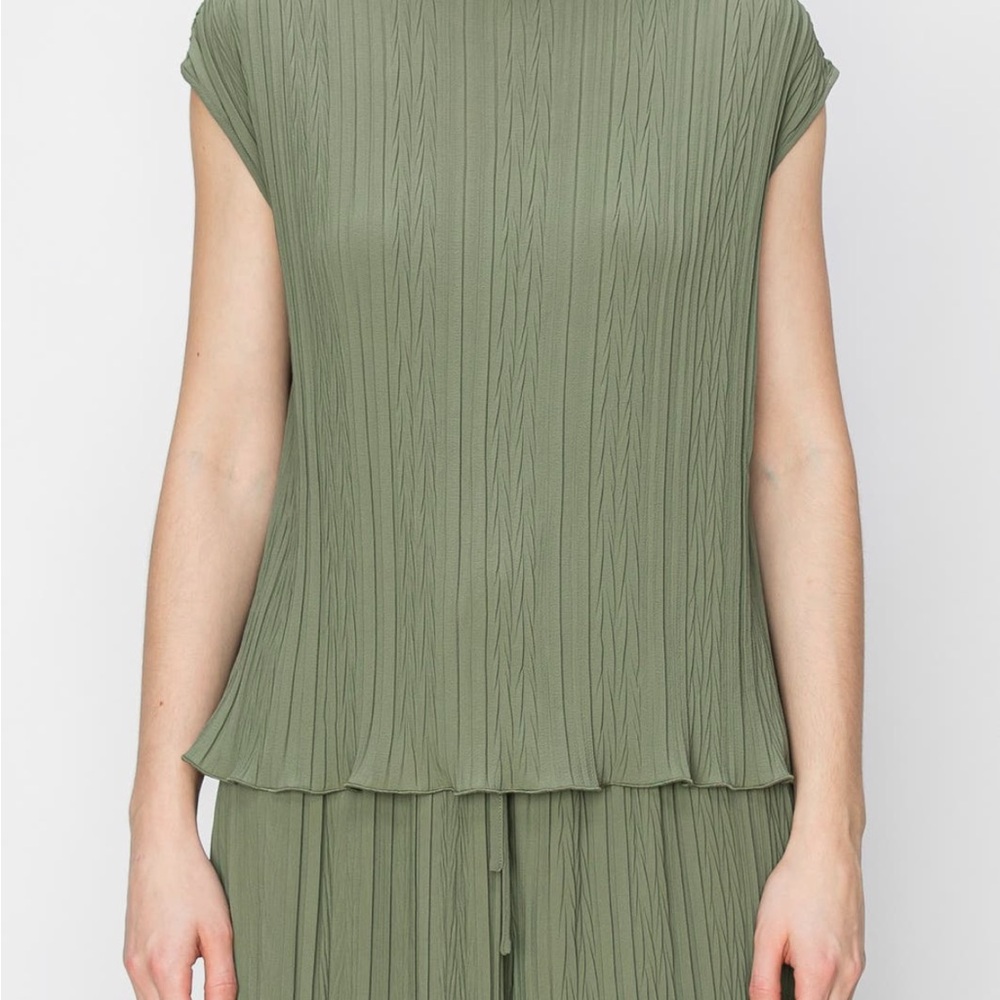 MELLODAY Boat Neck Cap Sleeve Plisse Top
